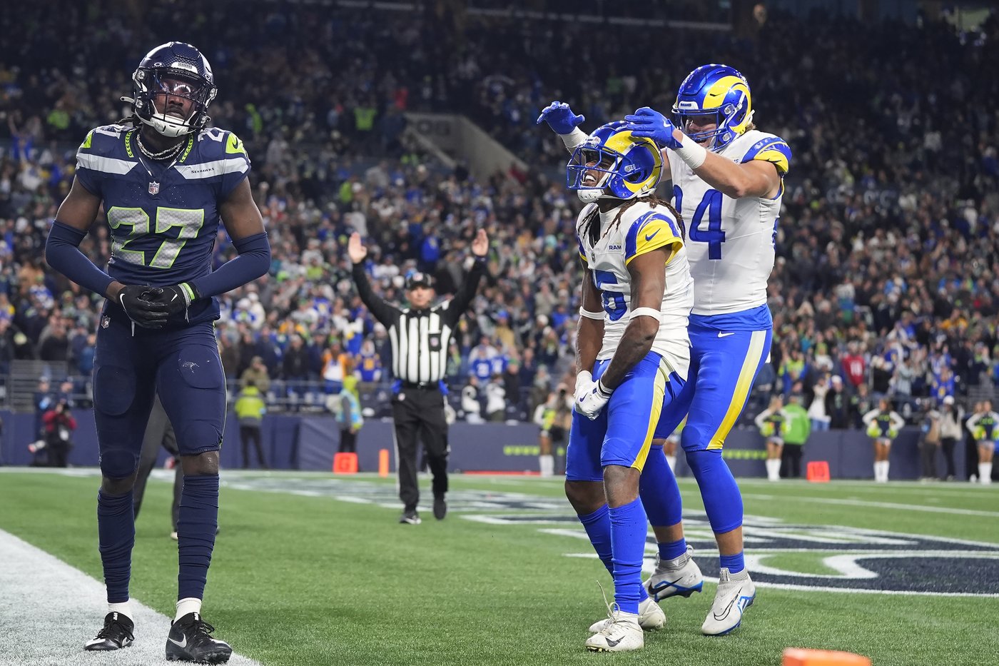 Demarcus Robinson's one-handed catch in OT gives Rams 26-20 win over Seahawks | iNFOnews.ca Demarcus Robinson's one-handed catch in OT gives Rams 26-20 win over Seahawks | iNFOnews.ca
