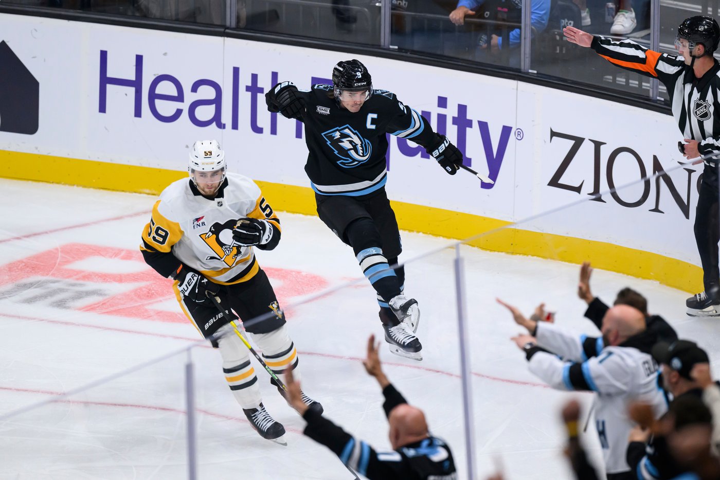 Mammoth hold off late charge from Penguins for 5-4 win | iNFOnews.ca Mammoth hold off late charge from Penguins for 5-4 win | iNFOnews.ca