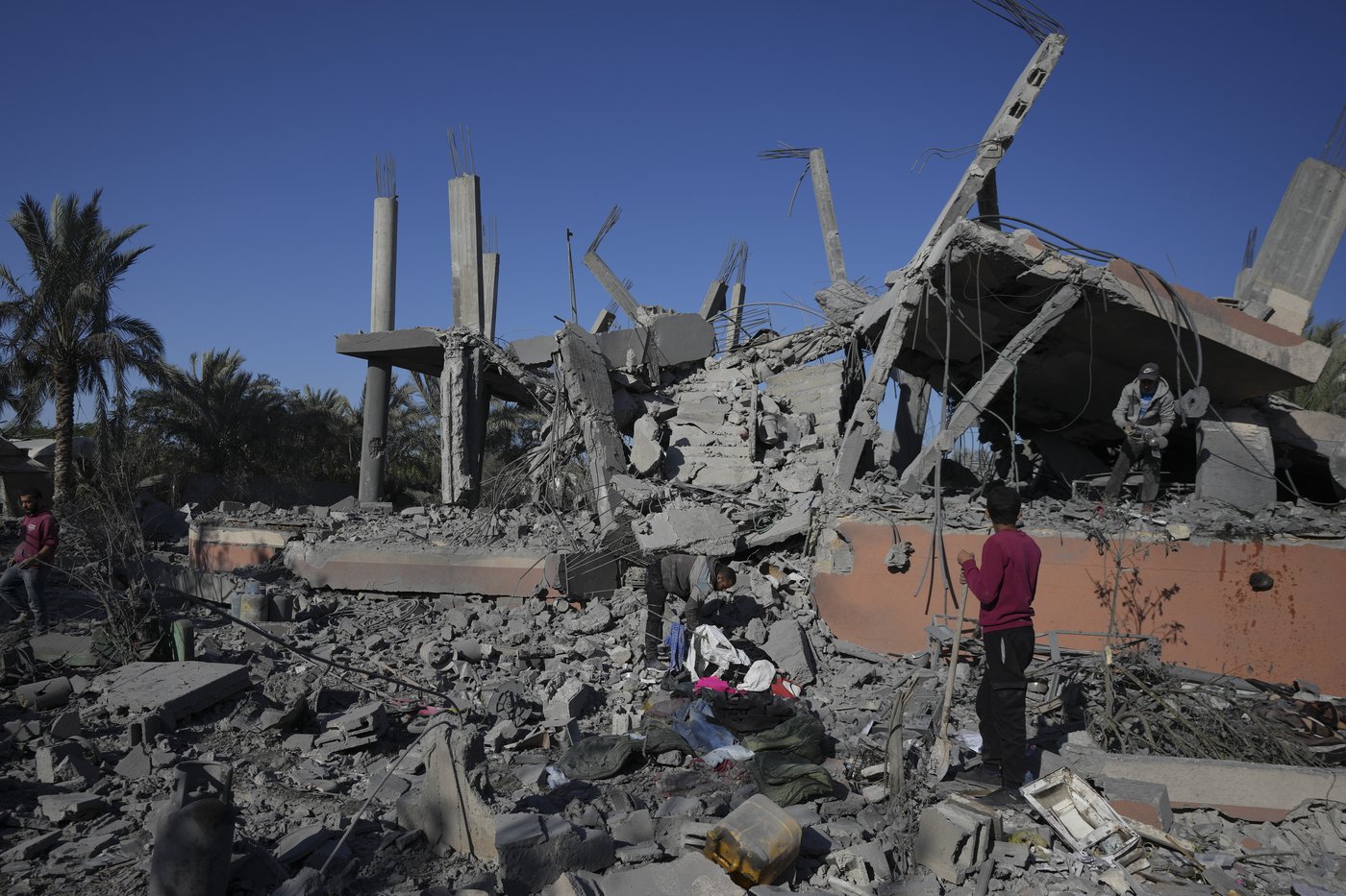 Israeli strikes on a Gaza tent camp kill at least 21 people, hospital says | iNFOnews.ca Israeli strikes on a Gaza tent camp kill at least 21 people, hospital says | iNFOnews.ca
