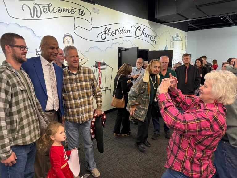 Former Mets star Darryl Strawberry thanks Trump for pardon during sermon at Tulsa church | iNFOnews.ca