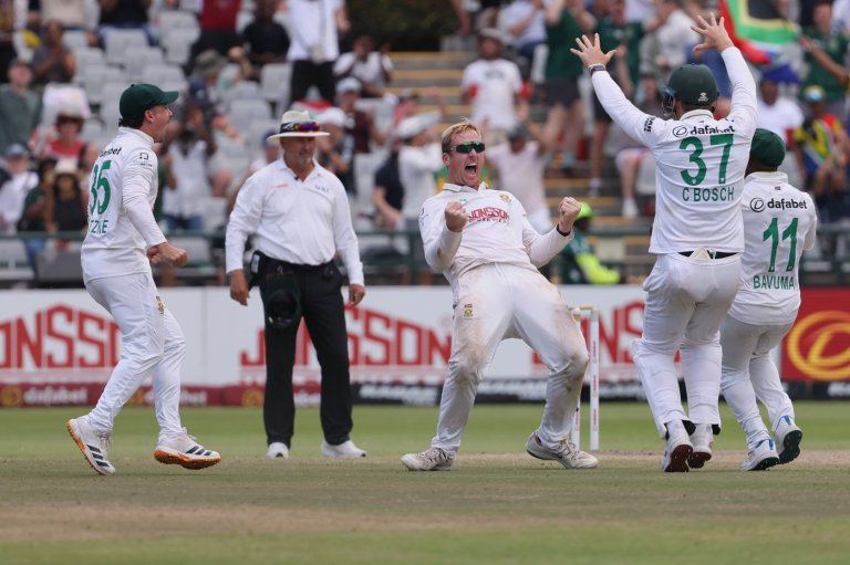 Harmer shines as South Africa wins 3rd cricket test against Australia to claim series 2-1 | iNFOnews.ca