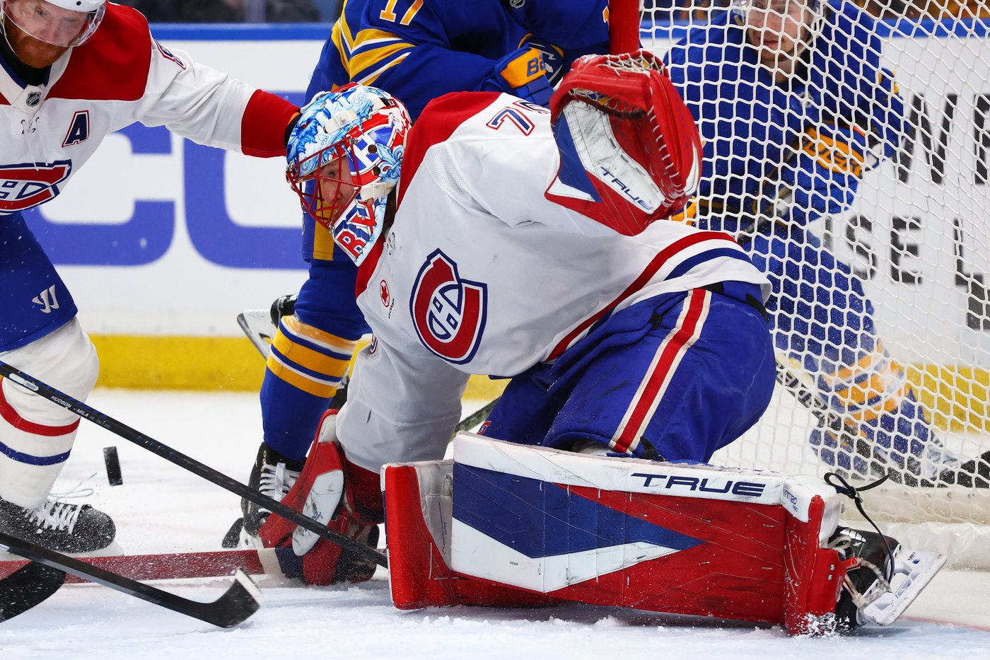 'He's a fighter': Habs goalie Jakub Dobes stands tall after rocky start to Game 5 | iNFOnews.ca