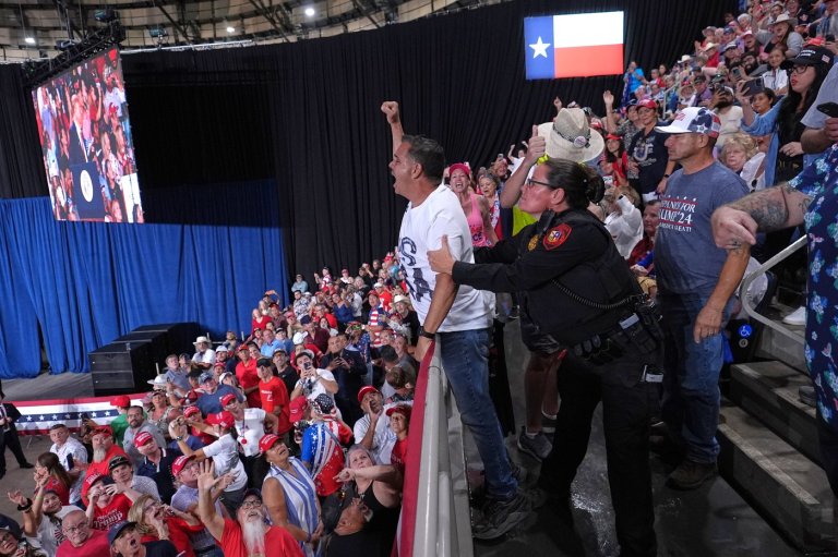 Trump interrupted by protesters as he fights to rally Texas voters behind Paxton in US Senate race | iNFOnews.ca