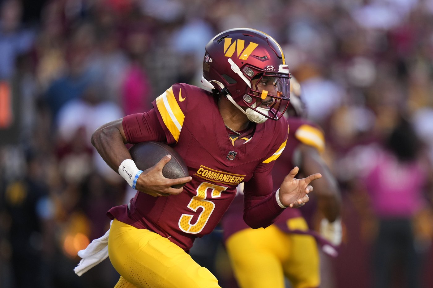 Commanders QB Jayden Daniels' status for the Bears game is unclear because of a rib injury | iNFOnews.ca