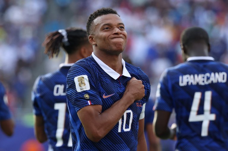 Mbappé scores twice to tie Messi for World Cup lead with 6 goals, France beats Sweden 3-0 | iNFOnews.ca