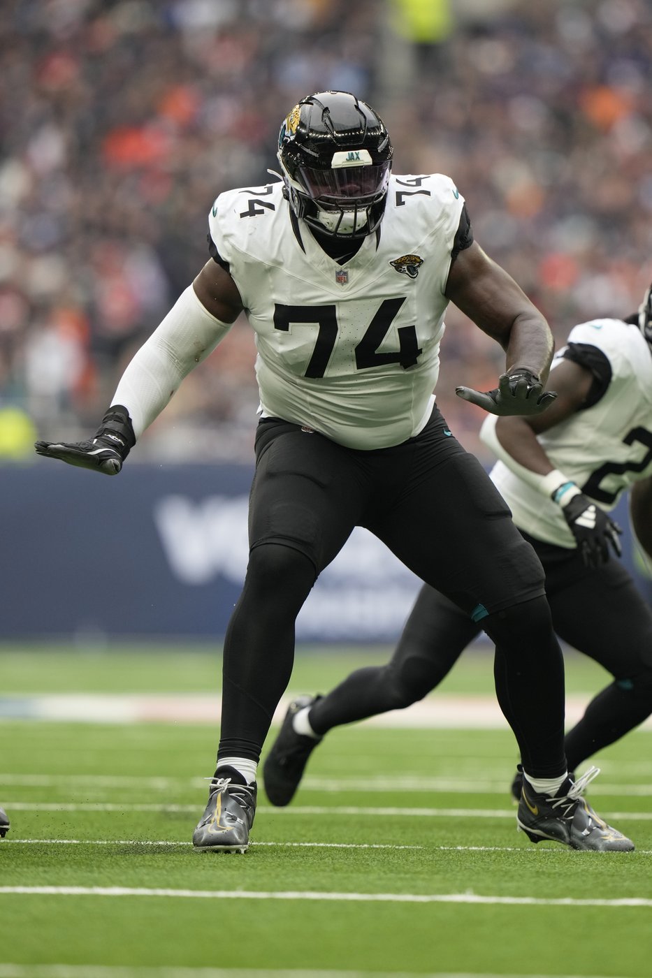 Vikings acquire left tackle Robinson in trade with Jaguars after Darrisaw's season-ending injury | iNFOnews.ca
