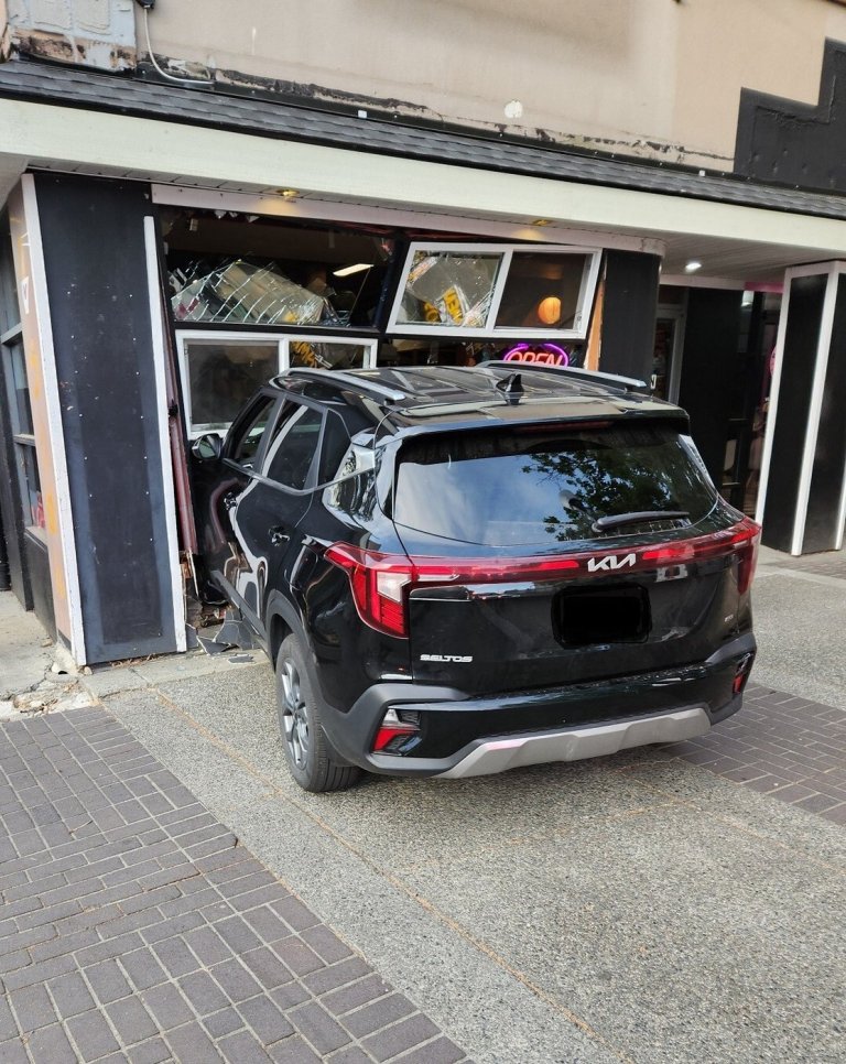 Man suspected of impaired driving held when vehicle crashes through B.C. restaurant | iNFOnews.ca