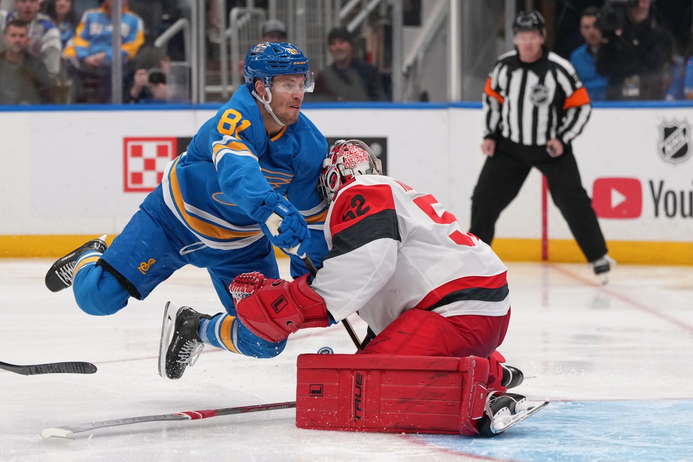 Kochetkov makes 24 saves to help the Hurricanes beat the Blues 4-0 | iNFOnews.ca Kochetkov makes 24 saves to help the Hurricanes beat the Blues 4-0 | iNFOnews.ca