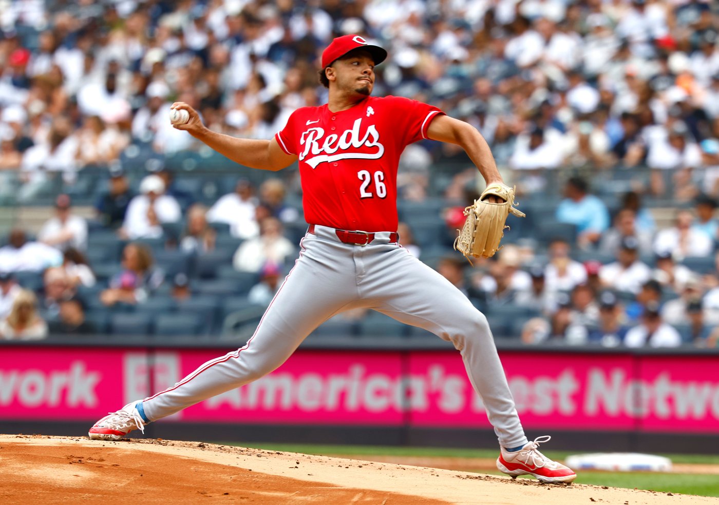 Burns wins 8th straight decision, Stephenson hits a 3-run homer, and Reds beat Yankees 4-1 | iNFOnews.ca Burns wins 8th straight decision, Stephenson hits a 3-run homer, and Reds beat Yankees 4-1 | iNFOnews.ca