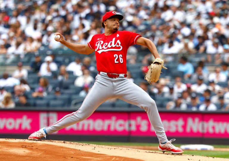 Burns wins 8th straight decision, Stephenson hits a 3-run homer, and Reds beat Yankees 4-1 | iNFOnews.ca