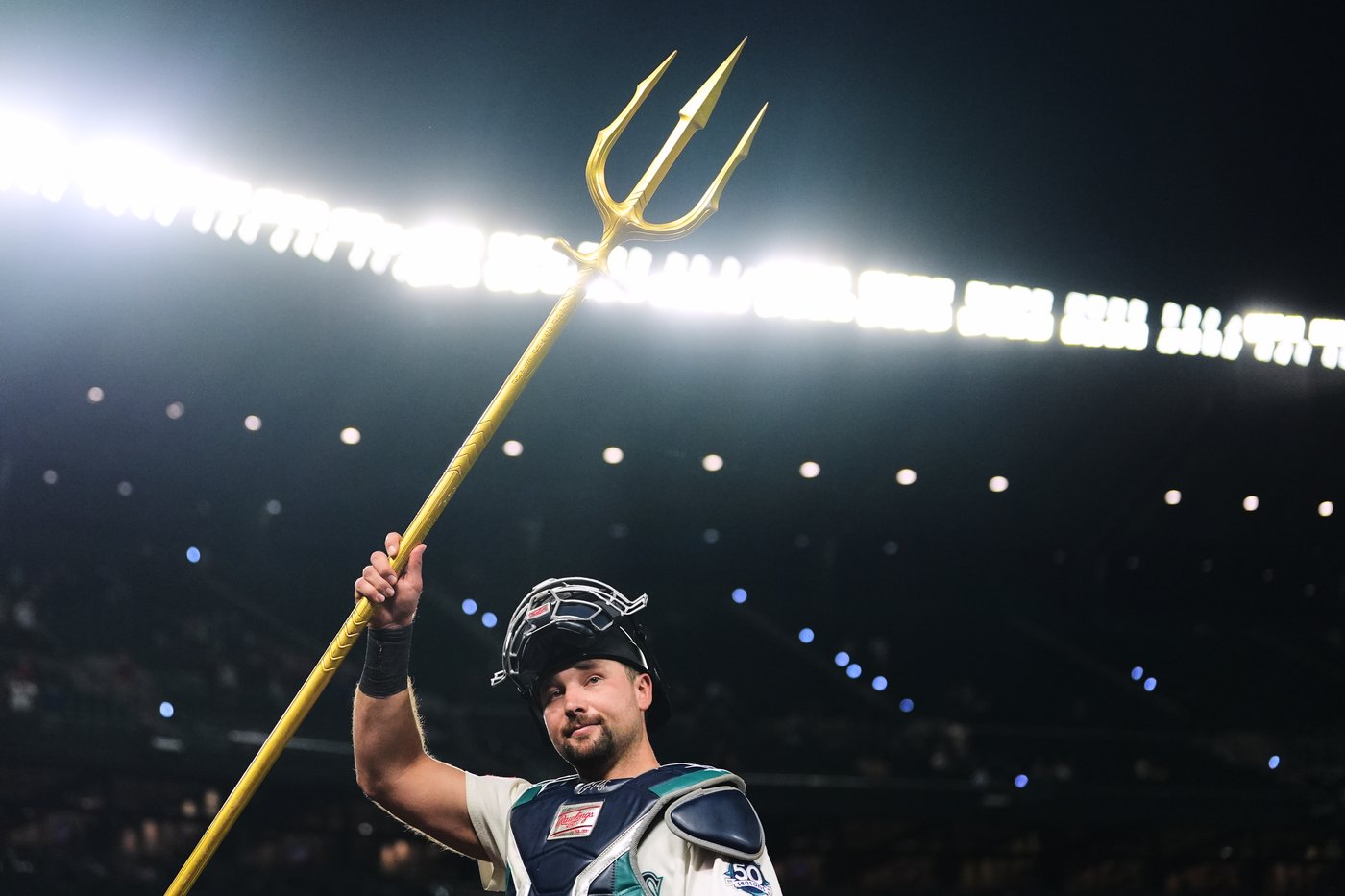 Cal Raleigh hits 3 homers as Mariners snap Phillies' 9-game win streak with 9-2 victory | iNFOnews.ca