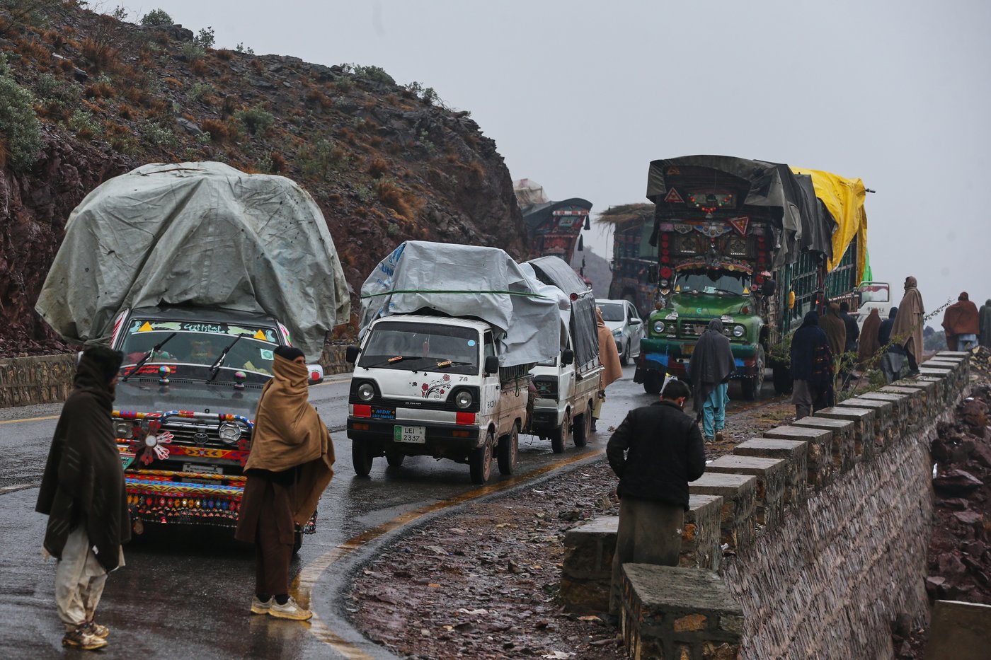 Tens of thousands flee northwest Pakistan over fears of military operation | iNFOnews.ca Tens of thousands flee northwest Pakistan over fears of military operation | iNFOnews.ca