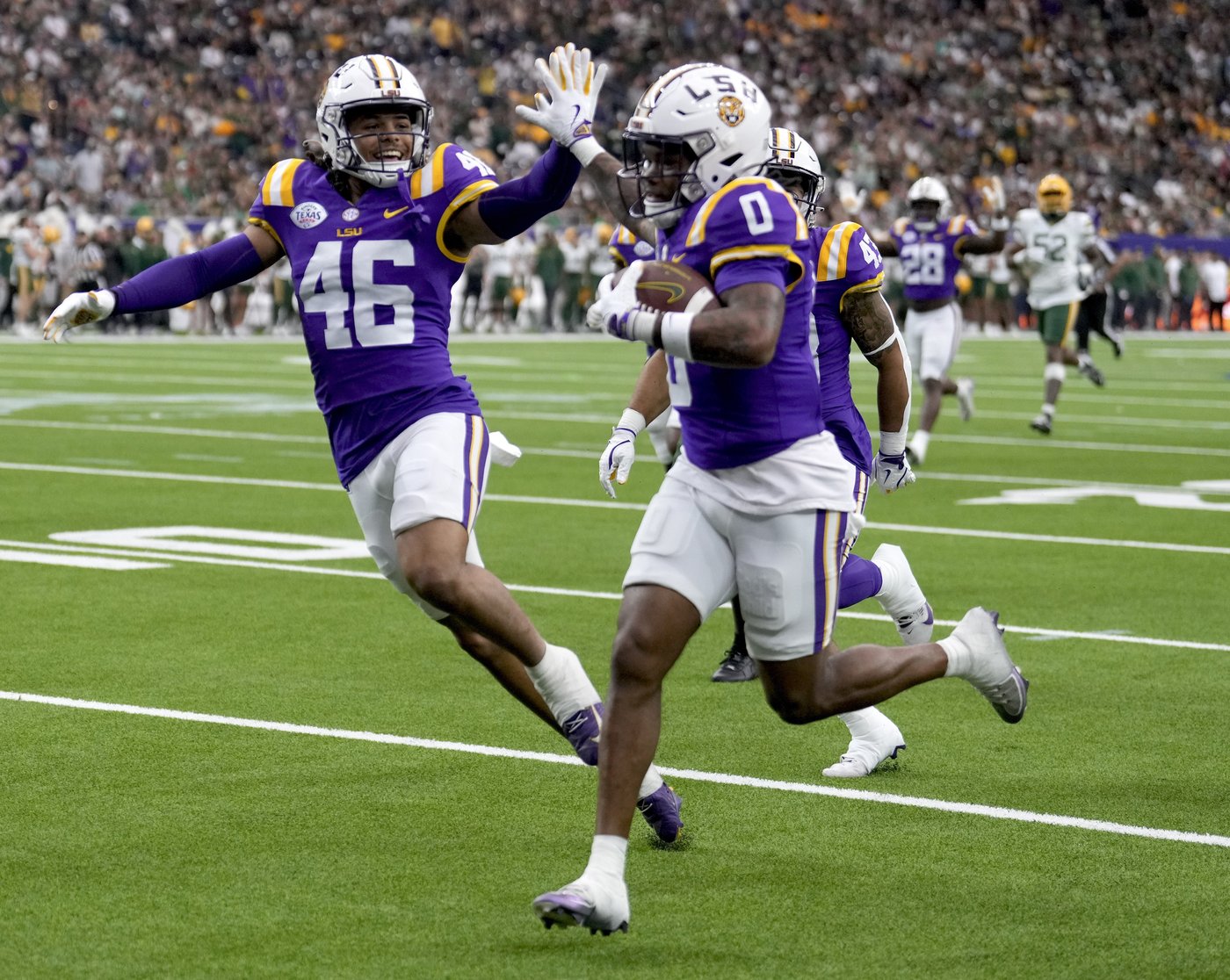 Nussmeier throws for 304 yards and 3 TDs as LSU beats Baylor 44-31 in Texas Bowl | iNFOnews.ca