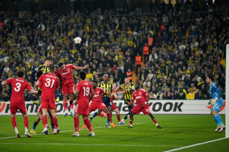 Pereira sparks Nottingham Forest to a 3-0 win at Fenerbahçe in the Europa League playoff | iNFOnews.ca
