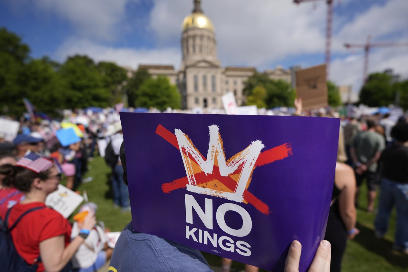 Anti-Trump demonstrators crowd streets, parks and plazas across the US. Organizers say millions came | iNFOnews.ca Anti-Trump demonstrators crowd streets, parks and plazas across the US. Organizers say millions came | iNFOnews.ca