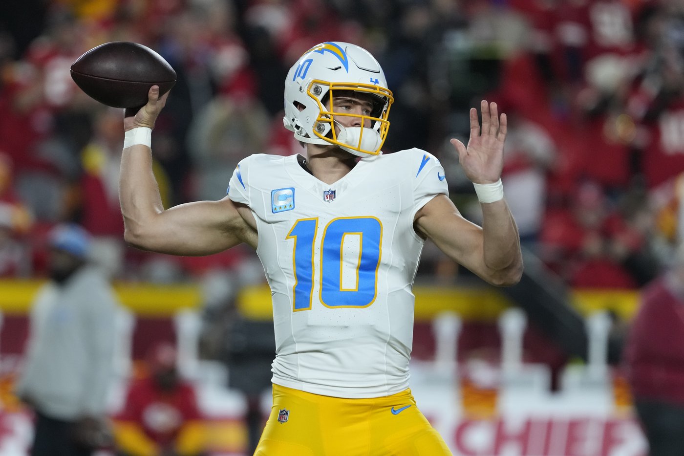 Chiefs win 9th straight AFC West title, beating Chargers 19-17 on bank-shot field goal | iNFOnews.ca Chiefs win 9th straight AFC West title, beating Chargers 19-17 on bank-shot field goal | iNFOnews.ca