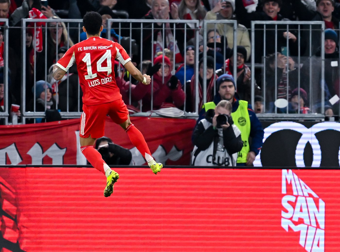 Kane scores 2 and Díaz gets a hat trick as Bayern routs 10-man Hoffenheim 5-1 in Bundesliga | iNFOnews.ca Kane scores 2 and Díaz gets a hat trick as Bayern routs 10-man Hoffenheim 5-1 in Bundesliga | iNFOnews.ca