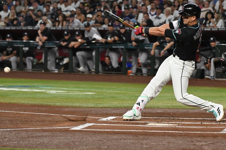 Pavin Smith's 2-run, game-winning homer lifts D-backs over Yankees 5-3, helps slim playoff hopes | iNFOnews.ca