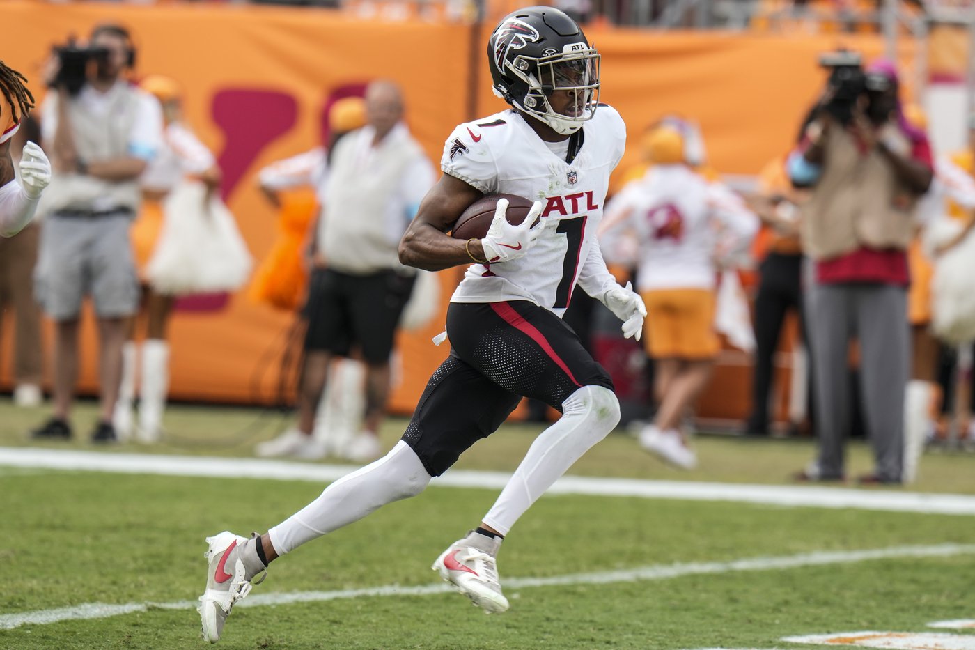 Cousins throws for 276 yards and 4 TDs as Falcons beat Bucs 31-26 to take control of NFC South | iNFOnews.ca Cousins throws for 276 yards and 4 TDs as Falcons beat Bucs 31-26 to take control of NFC South | iNFOnews.ca