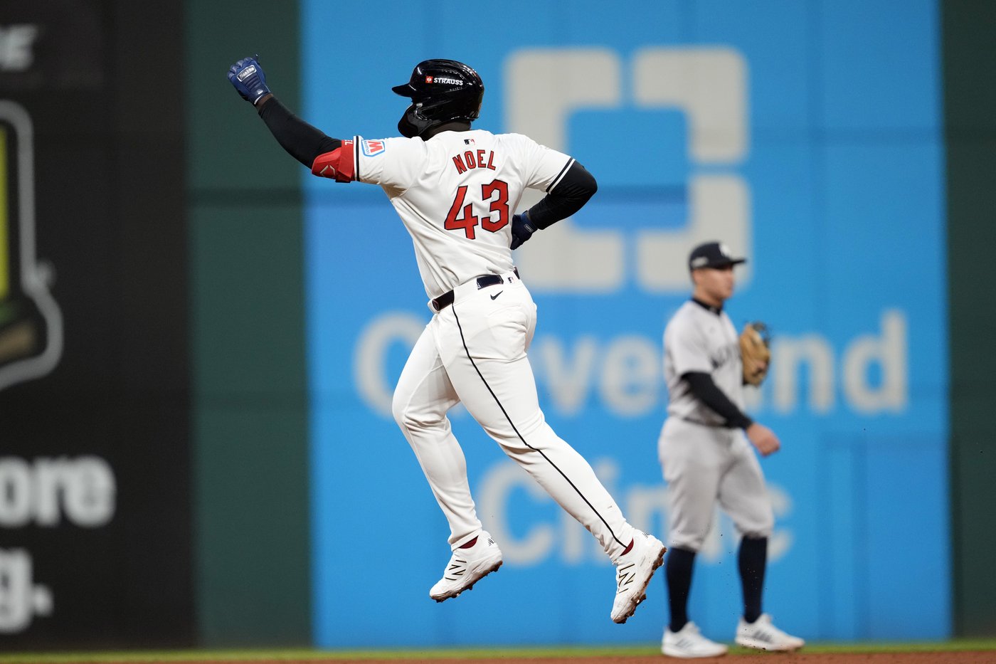 Fry's 2-run homer in 10th sends Guardians to stunning 7-5 win over Yankees, close to 2-1 in ALCS | iNFOnews.ca