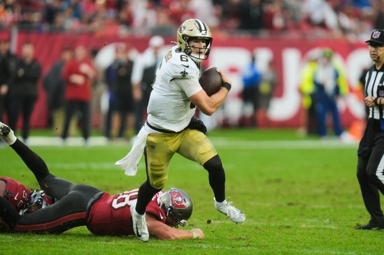 Rookie QB Tyler Shough's 2 TD runs lead Saints to a 24-20 upset of Buccaneers | iNFOnews.ca