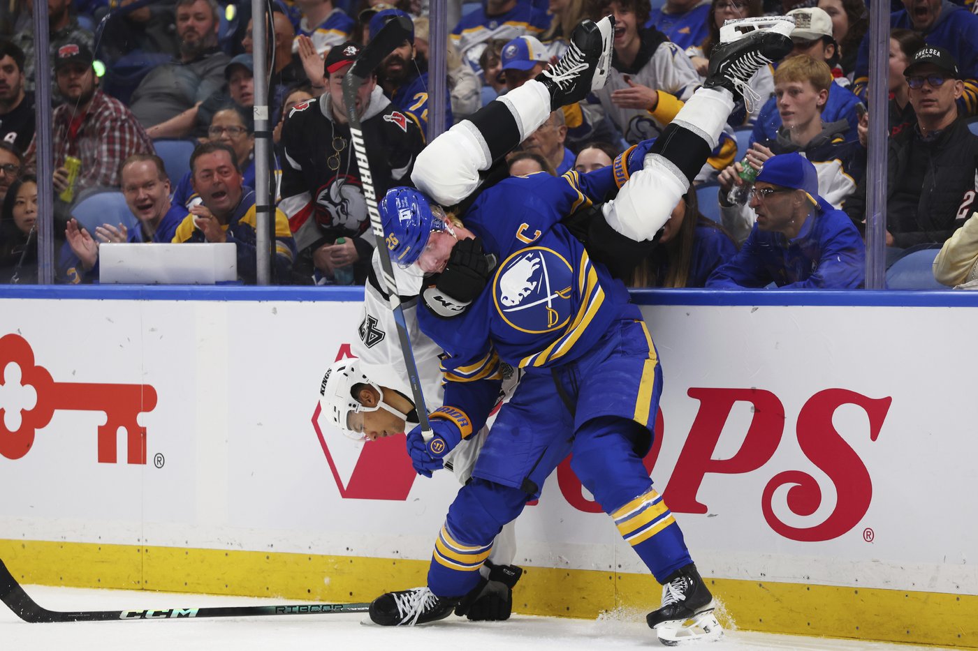 Anze Kopitar scores natural third-period hat trick to rally the Kings over the Sabres | iNFOnews.ca