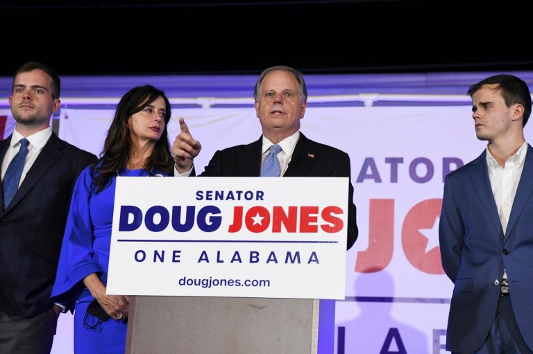 Former U.S. Sen. Doug Jones announces run for Alabama governor | iNFOnews.ca