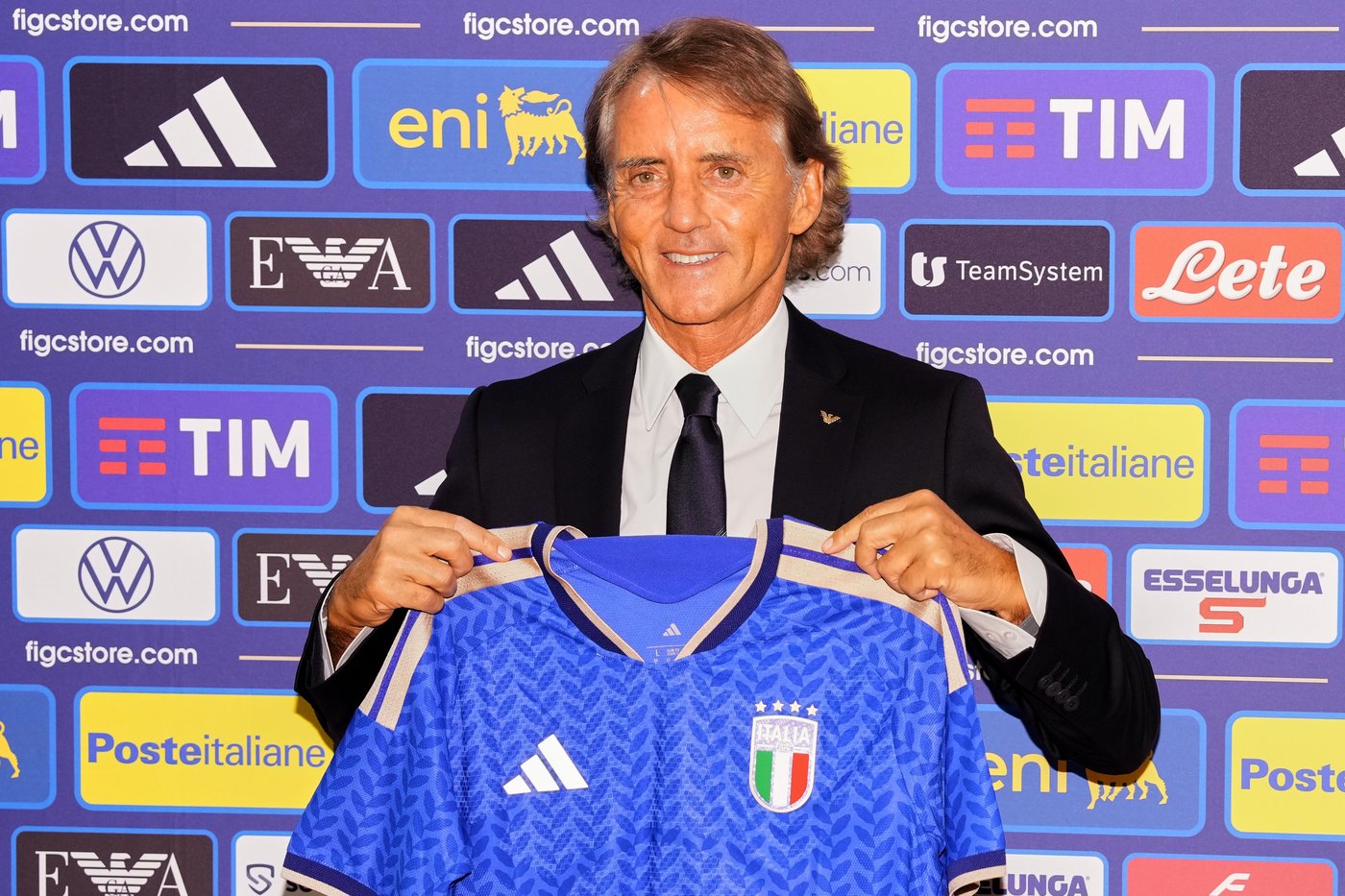 Roberto Mancini apologizes after being rehired to coach Italy 3 years after he left for Saudi Arabia | iNFOnews.ca Roberto Mancini apologizes after being rehired to coach Italy 3 years after he left for Saudi Arabia | iNFOnews.ca