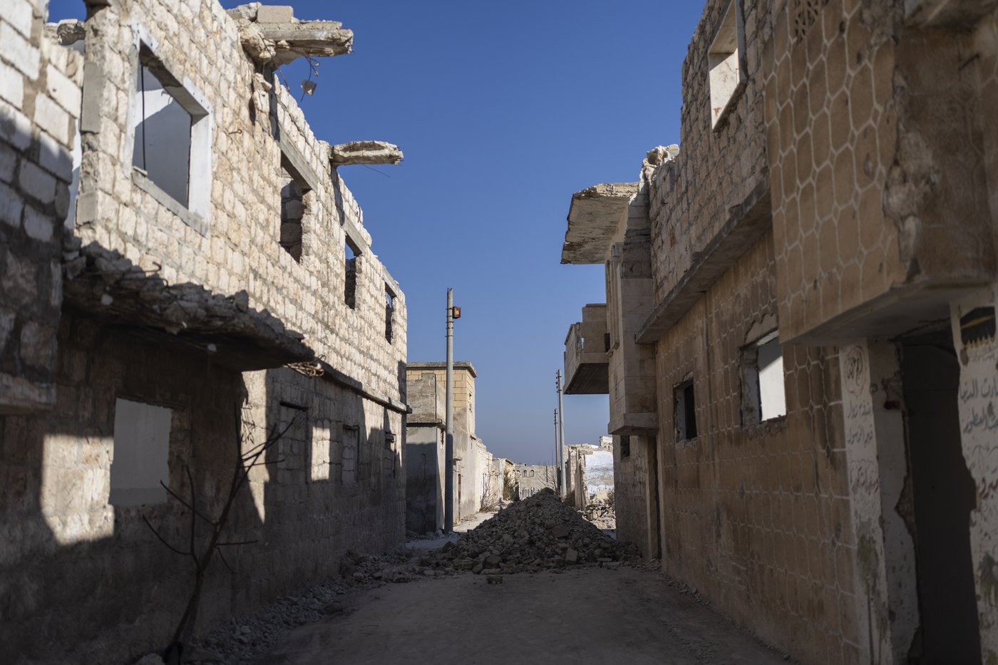AP PHOTOS: In northern Syria, displaced owners return to houses with no roofs | iNFOnews.ca