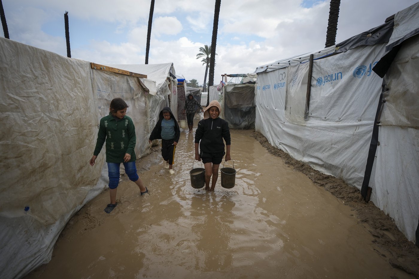 Middle East latest: Dozens of patients and wounded evacuated from Gaza for treatment | iNFOnews.ca