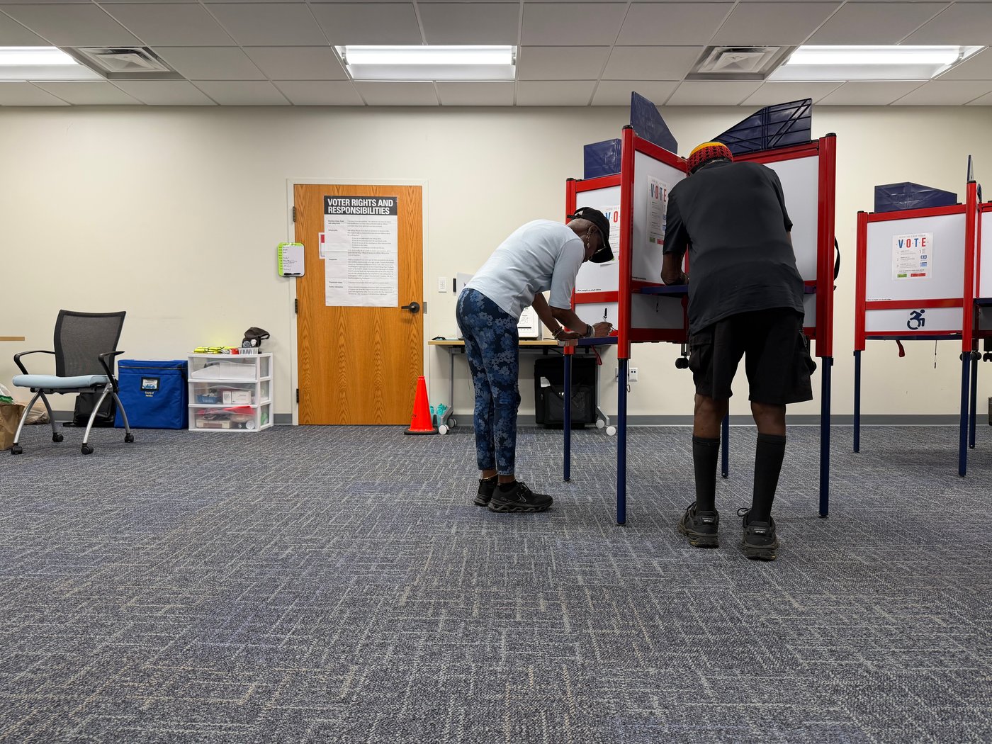 Early voting begins in US midterm elections that could flip control of Congress | iNFOnews.ca Early voting begins in US midterm elections that could flip control of Congress | iNFOnews.ca