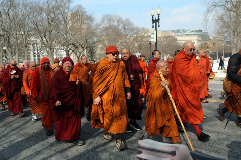 Buddhist monks walk to the US Capitol on the final day of their 15-week journey from Texas | iNFOnews.ca