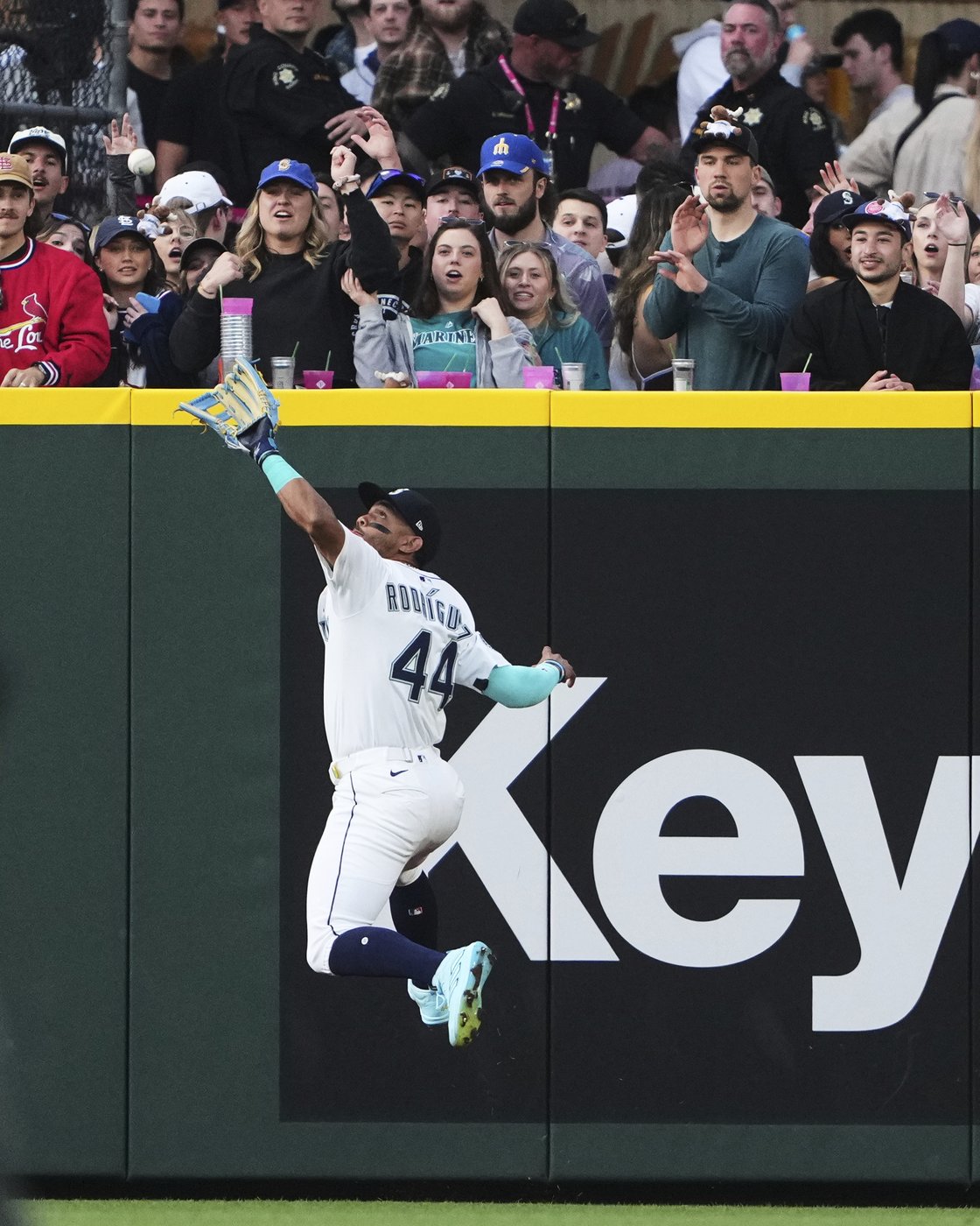 Polanco homers twice to help the Mariners rout the Marlins, 14-0 | iNFOnews.ca