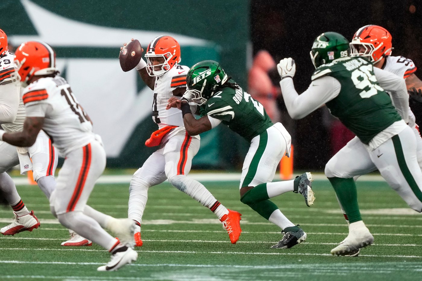 Browns' rebuilt offensive line remains work in progress as team struggles to find offensive footing | iNFOnews.ca