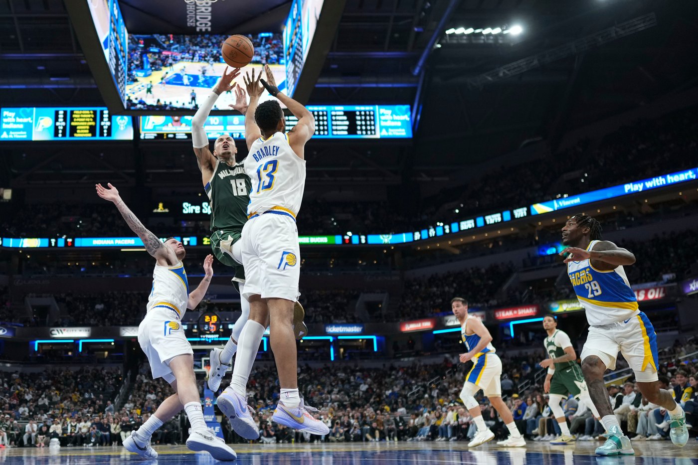Porter, Rollins guide Bucks past Pacers 111-94 | iNFOnews.ca Porter, Rollins guide Bucks past Pacers 111-94 | iNFOnews.ca