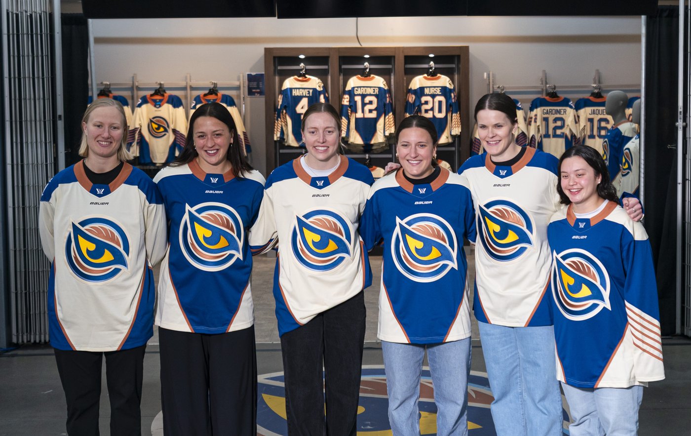 Vancouver Goldeneyes unveil new jerseys featuring team's logo | iNFOnews.ca Vancouver Goldeneyes unveil new jerseys featuring team's logo | iNFOnews.ca