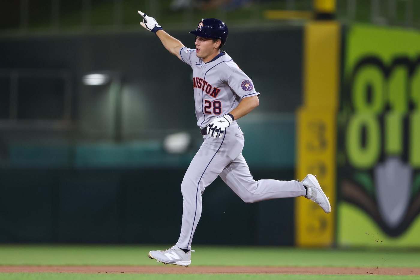 Spence hits first 3 homers of career, helps Astros survive Athletics 7-5 to keep playoff hopes alive | iNFOnews.ca