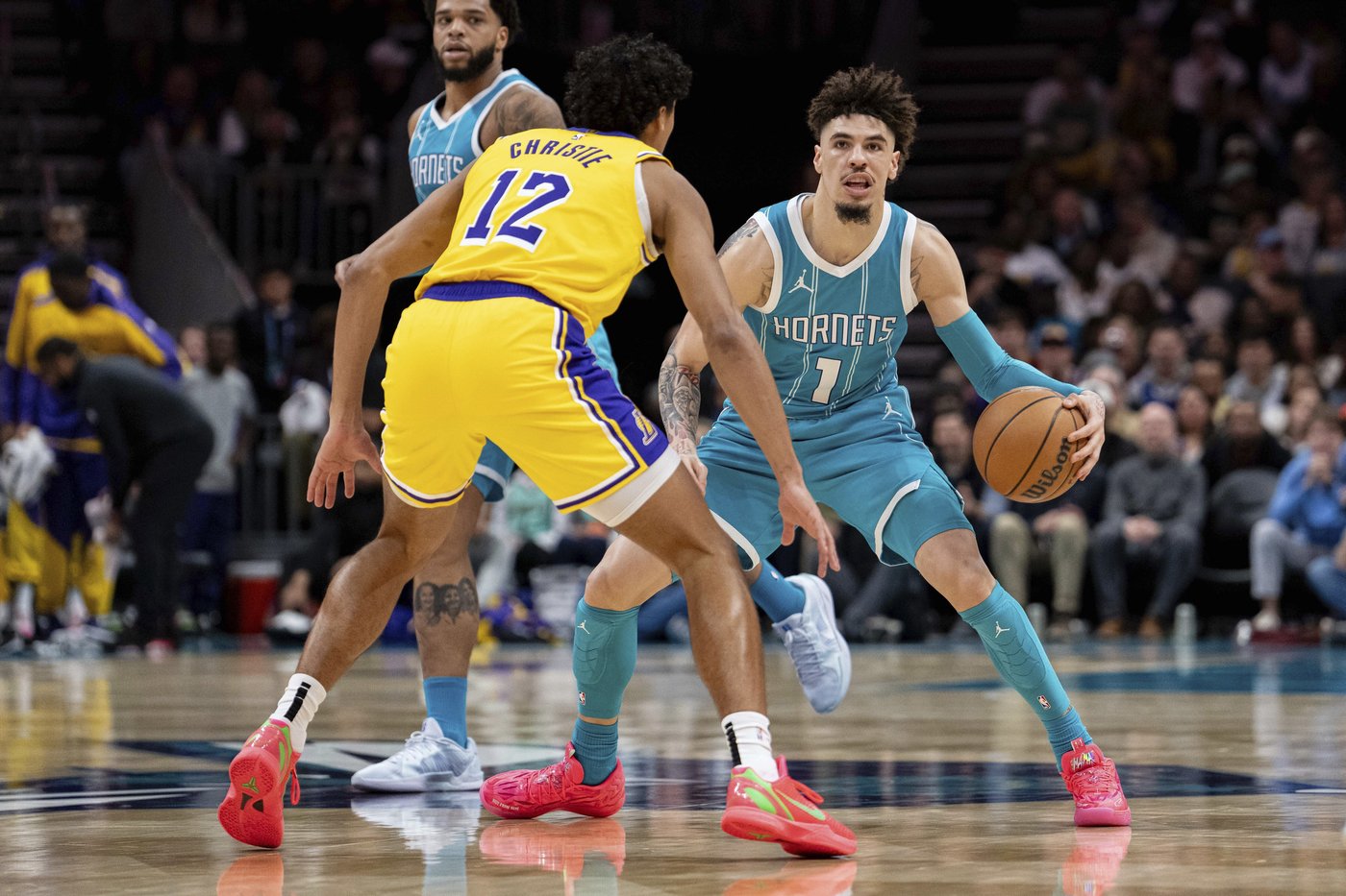 Charlotte's LaMelo Ball leaves game against Lakers in second quarter with left ankle injury | iNFOnews.ca Charlotte's LaMelo Ball leaves game against Lakers in second quarter with left ankle injury | iNFOnews.ca
