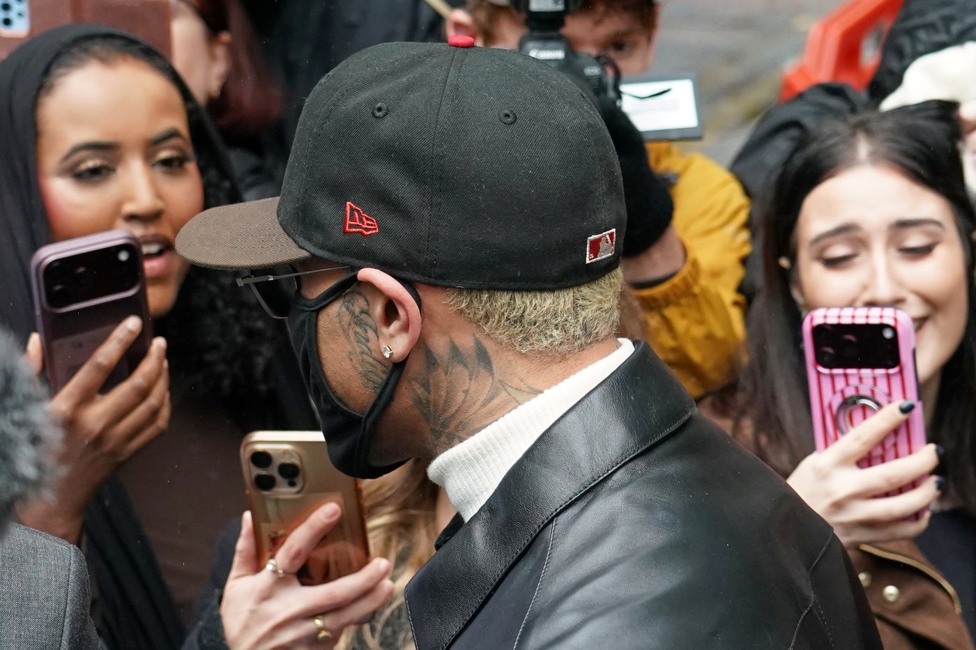 Chris Brown avoids prison time for brawling at a London nightclub | iNFOnews.ca Chris Brown avoids prison time for brawling at a London nightclub | iNFOnews.ca
