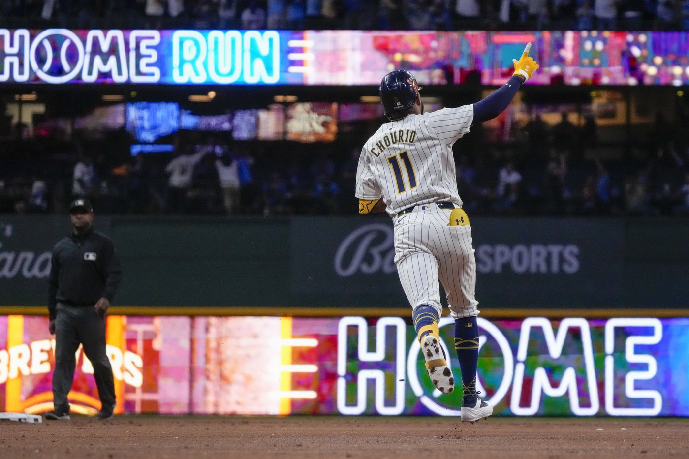 Brewers' 20-year-old rookie Jackson Chourio stepping up his game in postseason | iNFOnews.ca