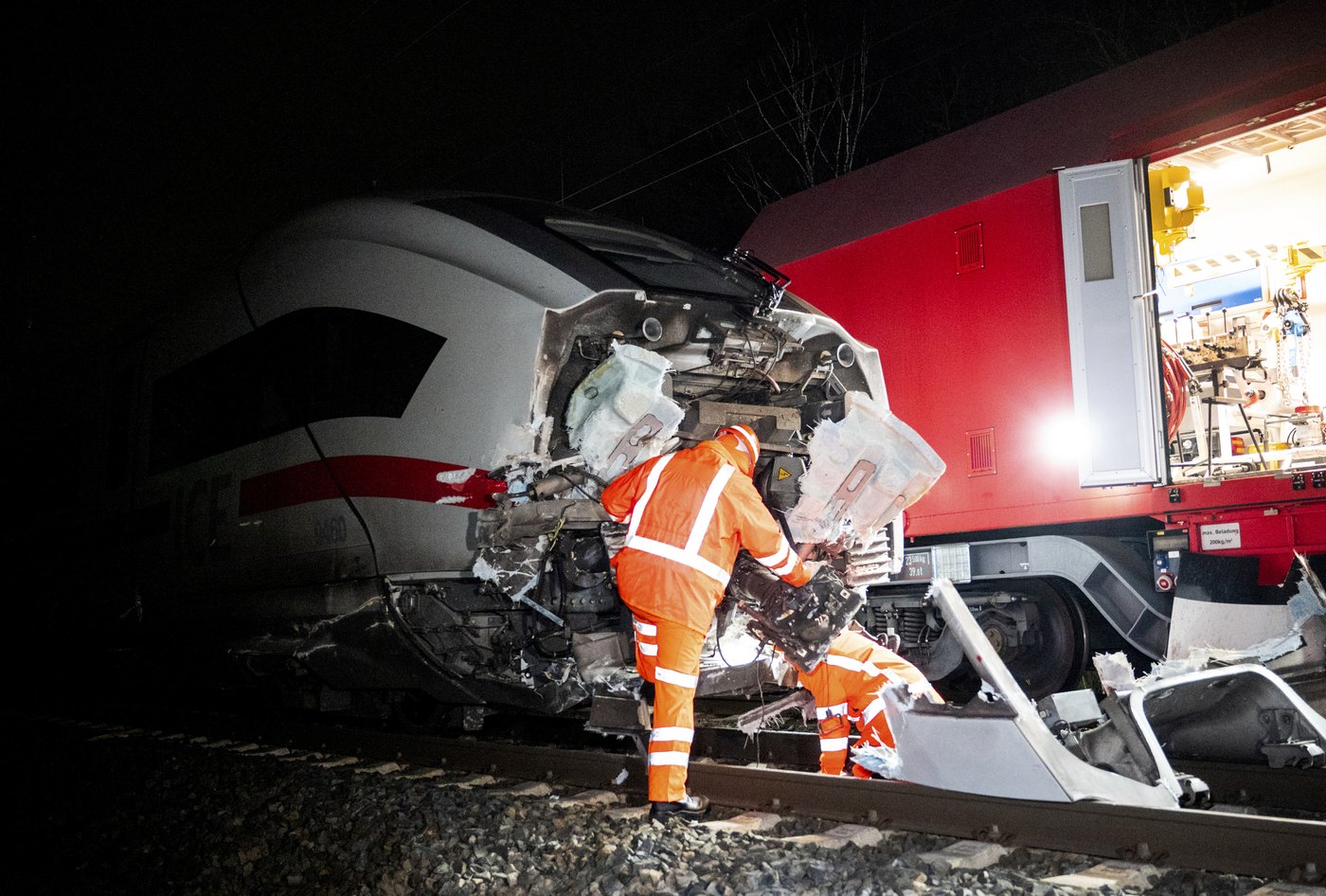 1 dead and 25 injured after a high-speed train and a truck collide in Germany | iNFOnews.ca 1 dead and 25 injured after a high-speed train and a truck collide in Germany | iNFOnews.ca