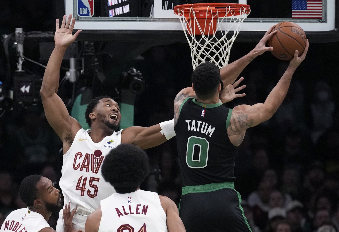 Celtics hand Cavaliers first loss of season, winning 120-117 to end Cleveland's 15-game win streak | iNFOnews.ca