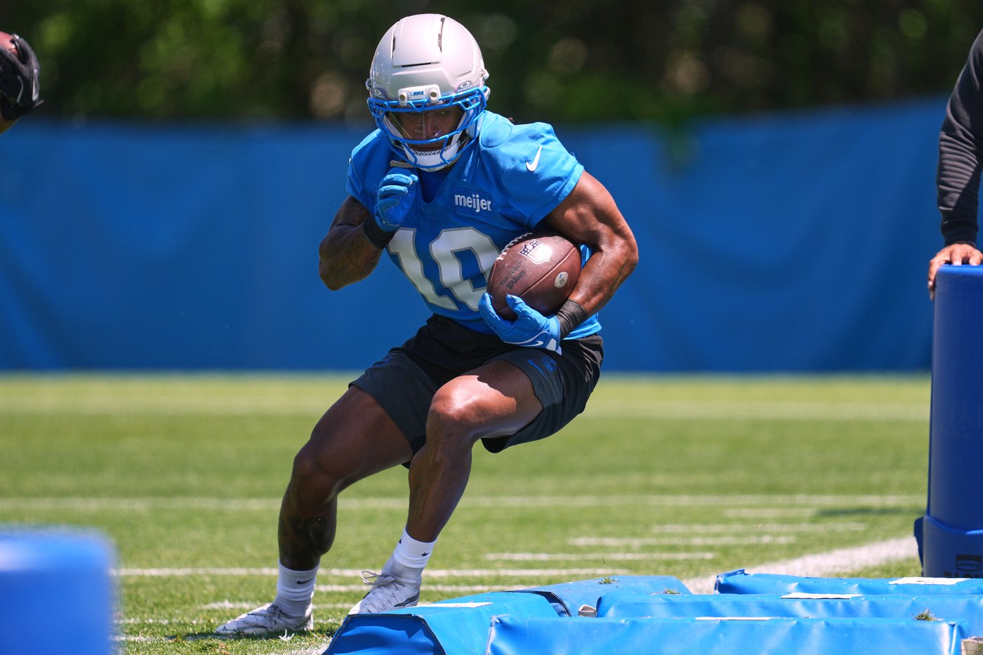 Pacheco provides 'Pop' in the Lions' backfield while awaiting Gibbs' return | iNFOnews.ca