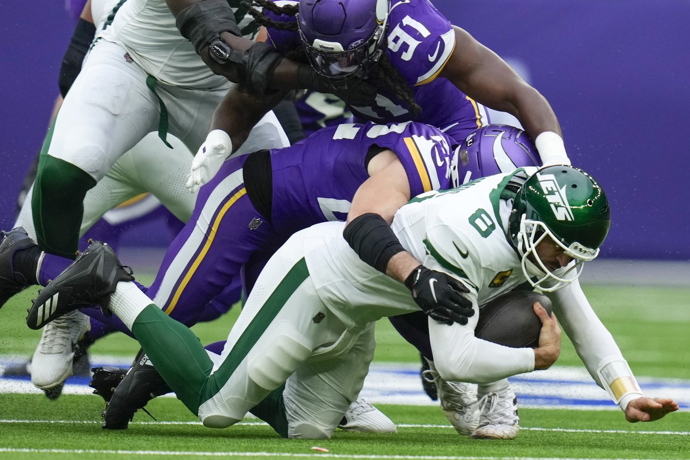 Jets' Rodgers leaves London 'banged up' with a sprained ankle and a tough loss to Vikings | iNFOnews.ca Jets' Rodgers leaves London 'banged up' with a sprained ankle and a tough loss to Vikings | iNFOnews.ca