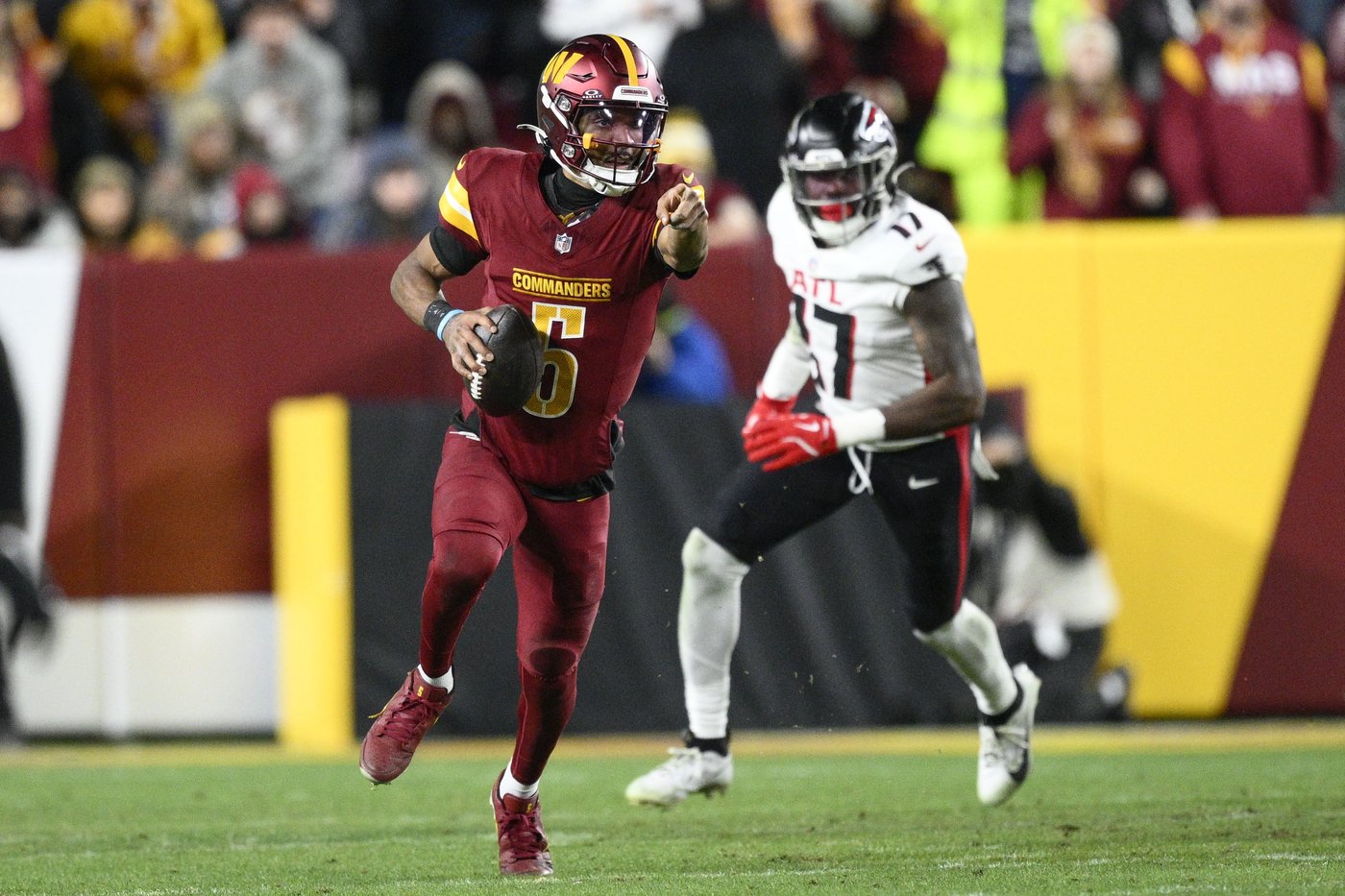 Jayden Daniels carries the Commanders into the playoffs by running as much as throwing | iNFOnews.ca