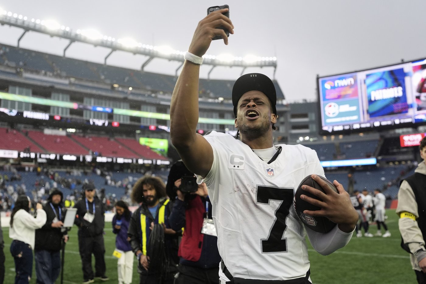 Chargers, Raiders face off Monday night in AFC West clash | iNFOnews.ca Chargers, Raiders face off Monday night in AFC West clash | iNFOnews.ca