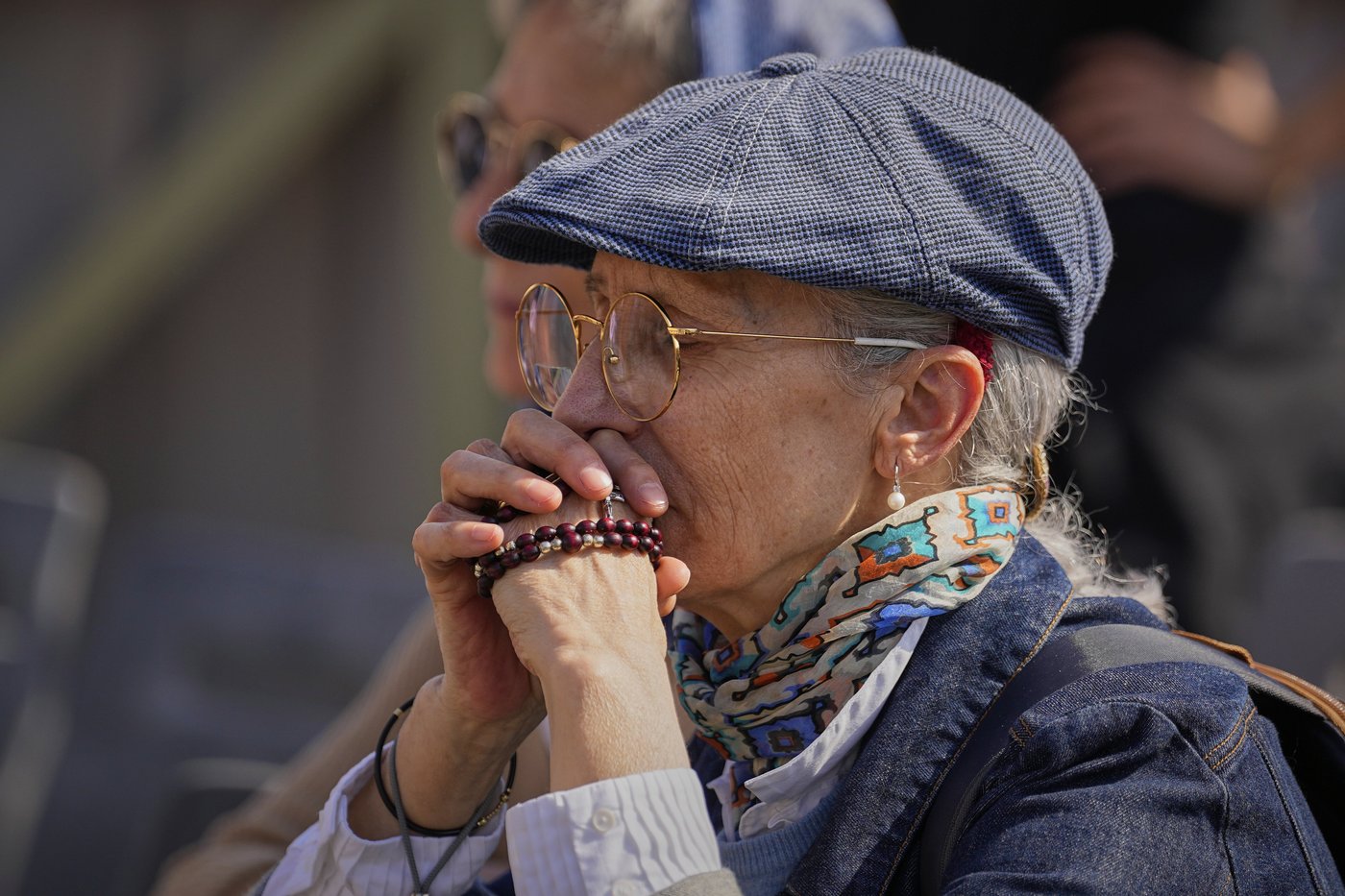 Catholic faithful pay their final respects to Pope Francis as public viewing begins | iNFOnews.ca