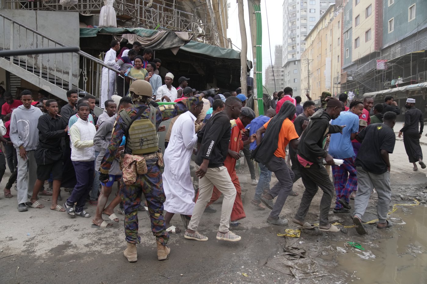 4 rescued on third day after Kenya building collapse as families lose hope | iNFOnews.ca 4 rescued on third day after Kenya building collapse as families lose hope | iNFOnews.ca
