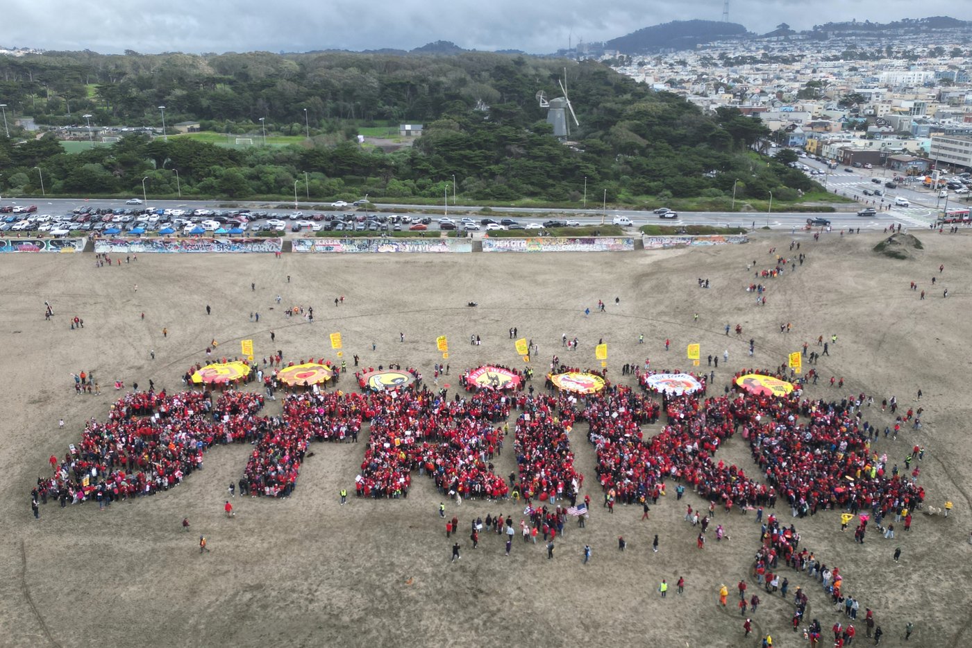San Francisco parents scramble as teachers strike leaves 50,000 students out of school | iNFOnews.ca