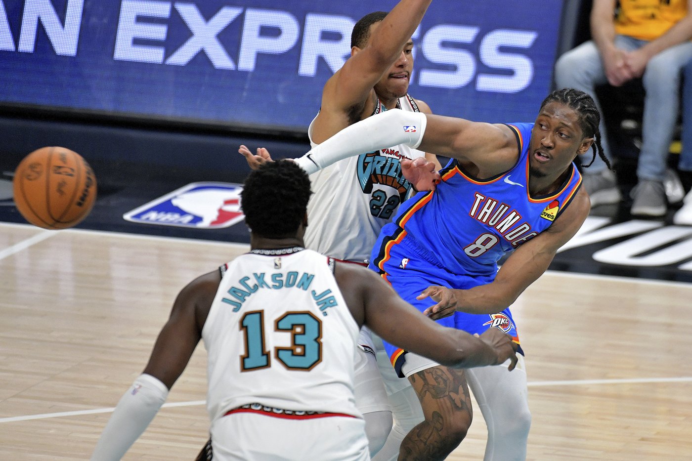 Thunder rally from 29 points down after Morant leaves with injury, top Grizzlies for 3-0 series lead | iNFOnews.ca Thunder rally from 29 points down after Morant leaves with injury, top Grizzlies for 3-0 series lead | iNFOnews.ca